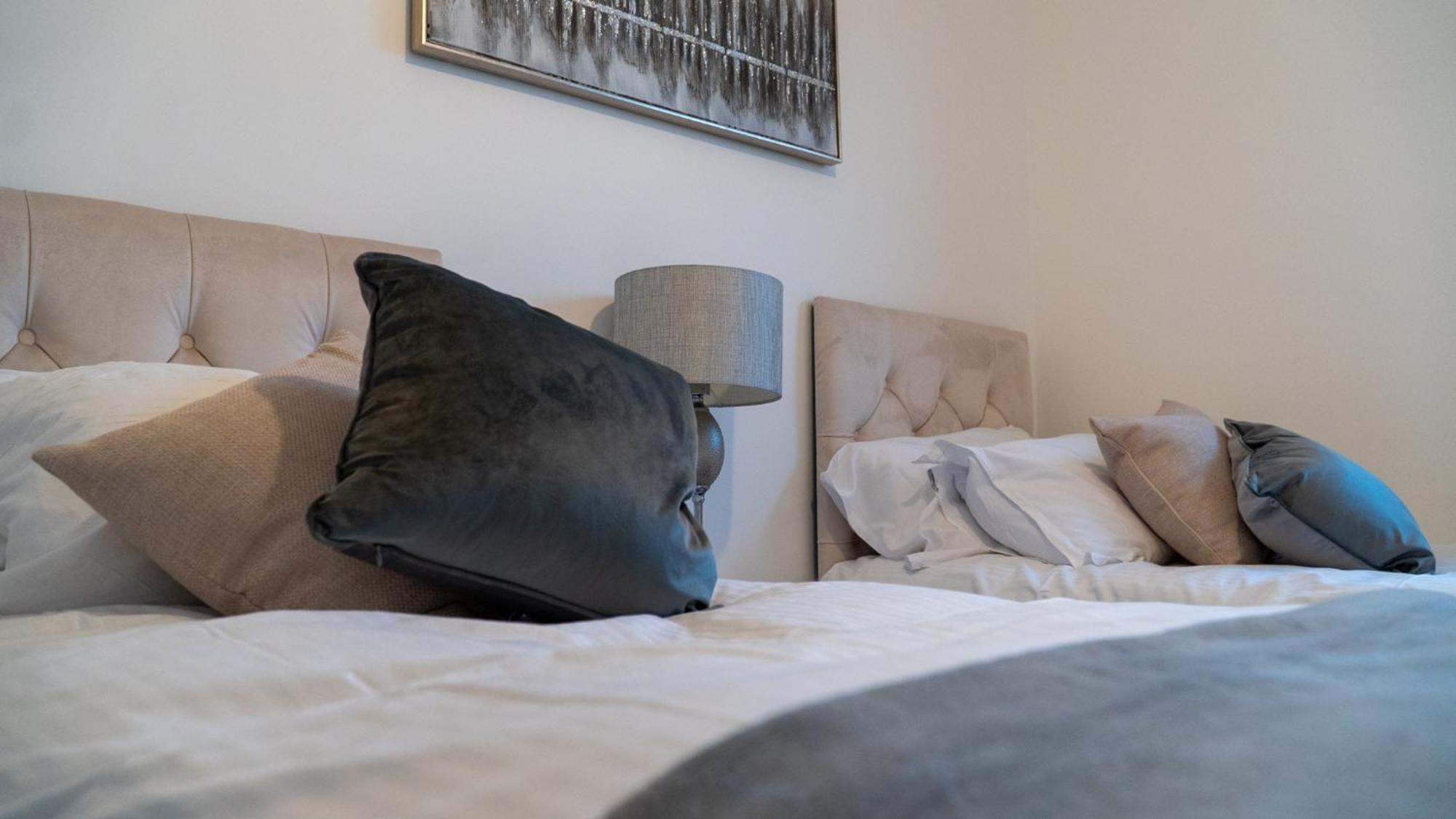 Lovely 2 Bed Penthouse In Loughton Central Location Lejlighed Eksteriør billede
